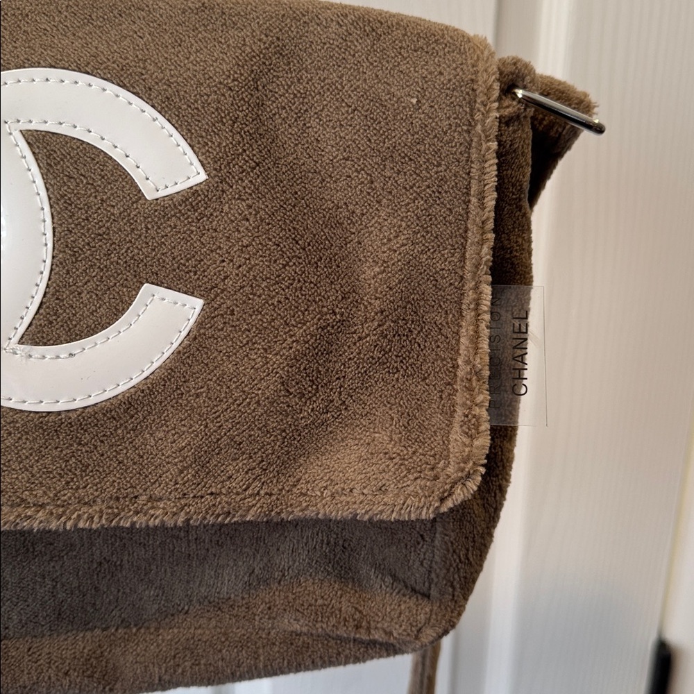 CHANEL V.I.P precision exclusive limited edition bag - Picture 4 of 5